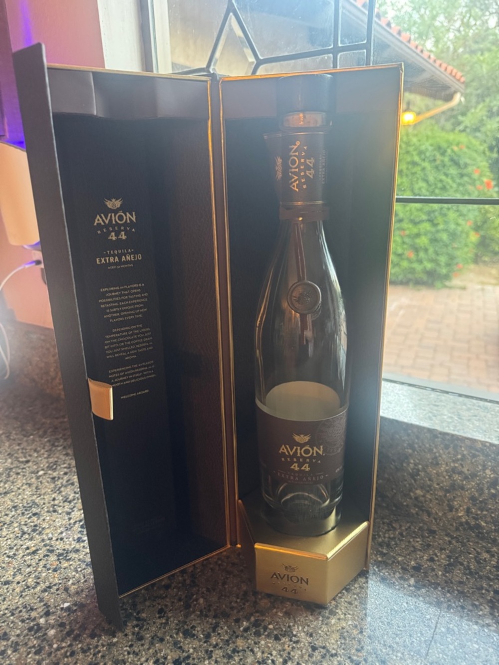 Avión Reserva 44 Tequila Extra Añejo - Black & Gold Bottle
